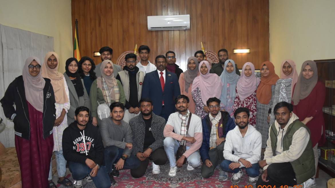 Acting High Commissioner meets Sri Lankan students at the High Commission of Sri Lanka in Islamabad on 12th December 2024.