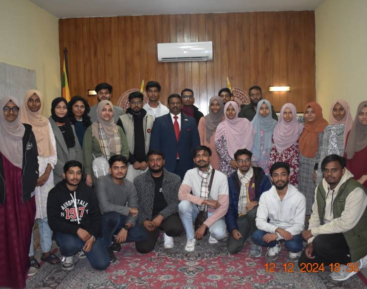 Acting High Commissioner meets Sri Lankan students at the High Commission of Sri Lanka in Islamabad on 12th December 2024.